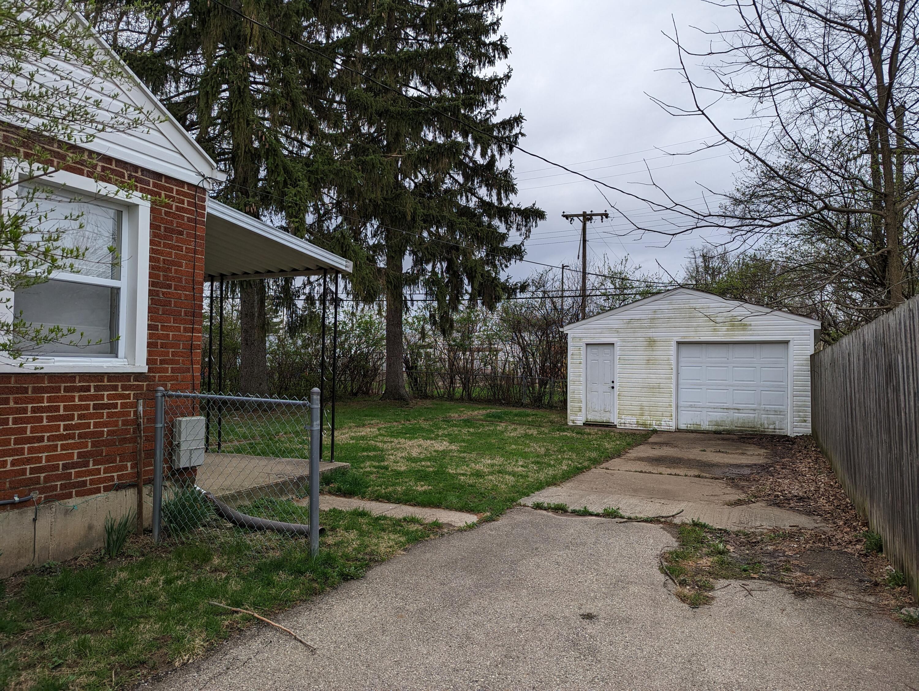 2431 Irwin Avenue Springfield, OH 45505 - Photo 11 of 12 PXL_20230406_172629108