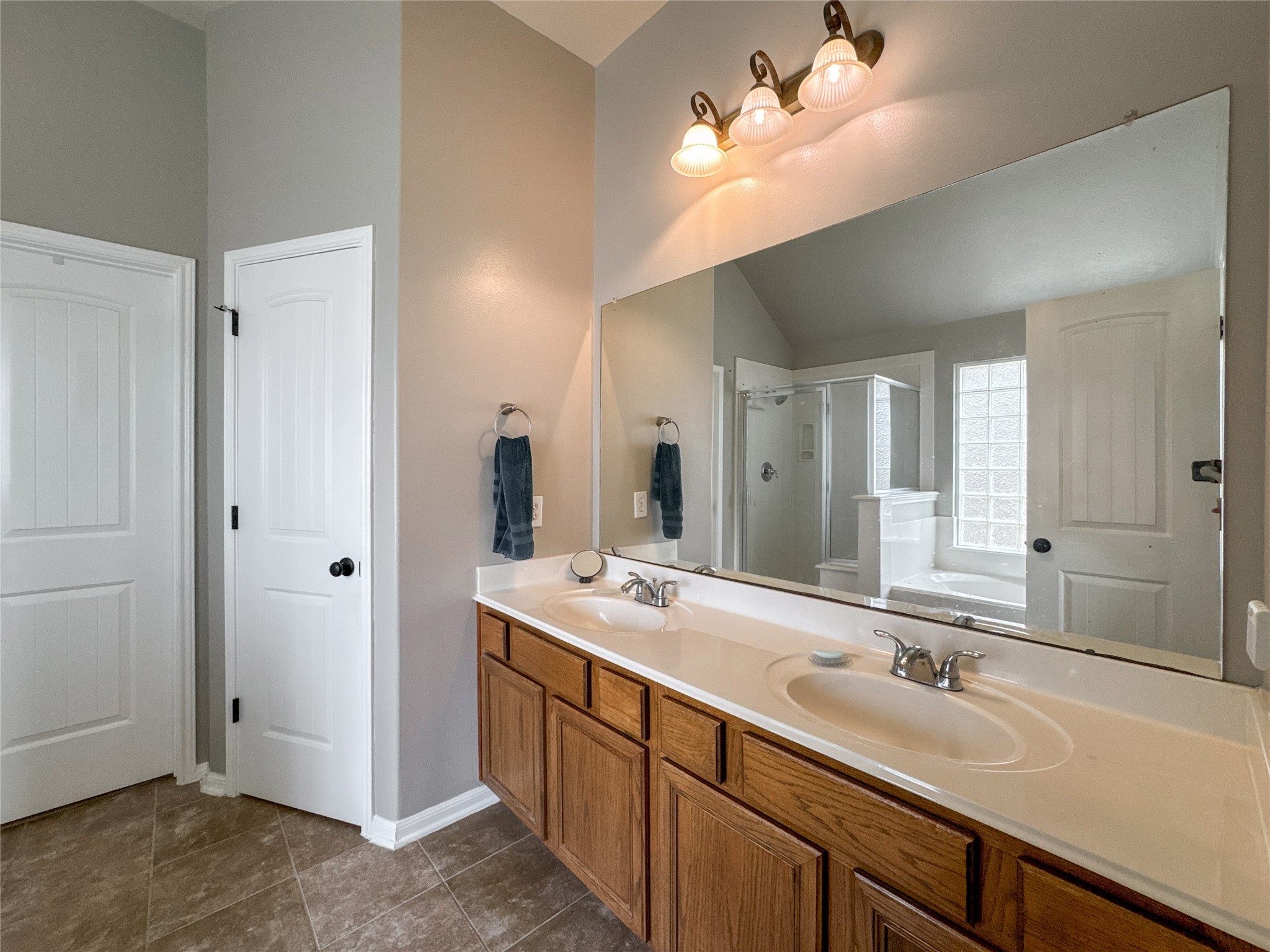14 Palmdale Lane Manvel, TX 77578 - Photo 23 of 35 Double sinks