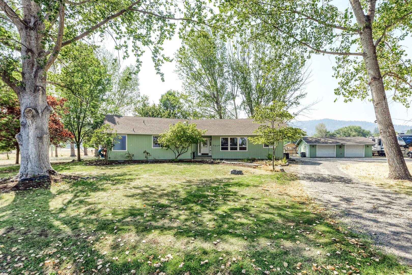 3039 Freeland Road Central Point, OR 97502 - Photo 2 of 53 AA