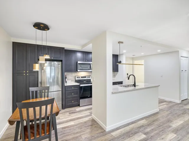 $259,900 | 334 Cherokee Avenue, Unit 103, St. Paul, MN 55107