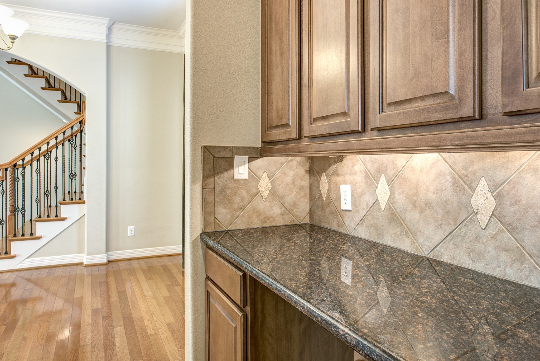 4003 Feagan Street, Unit 2 Houston, TX 77007 - Photo 11 of 25 Butler's pantry/dry bar between kitchen and dining room. Room for a wine cooler if you have one.