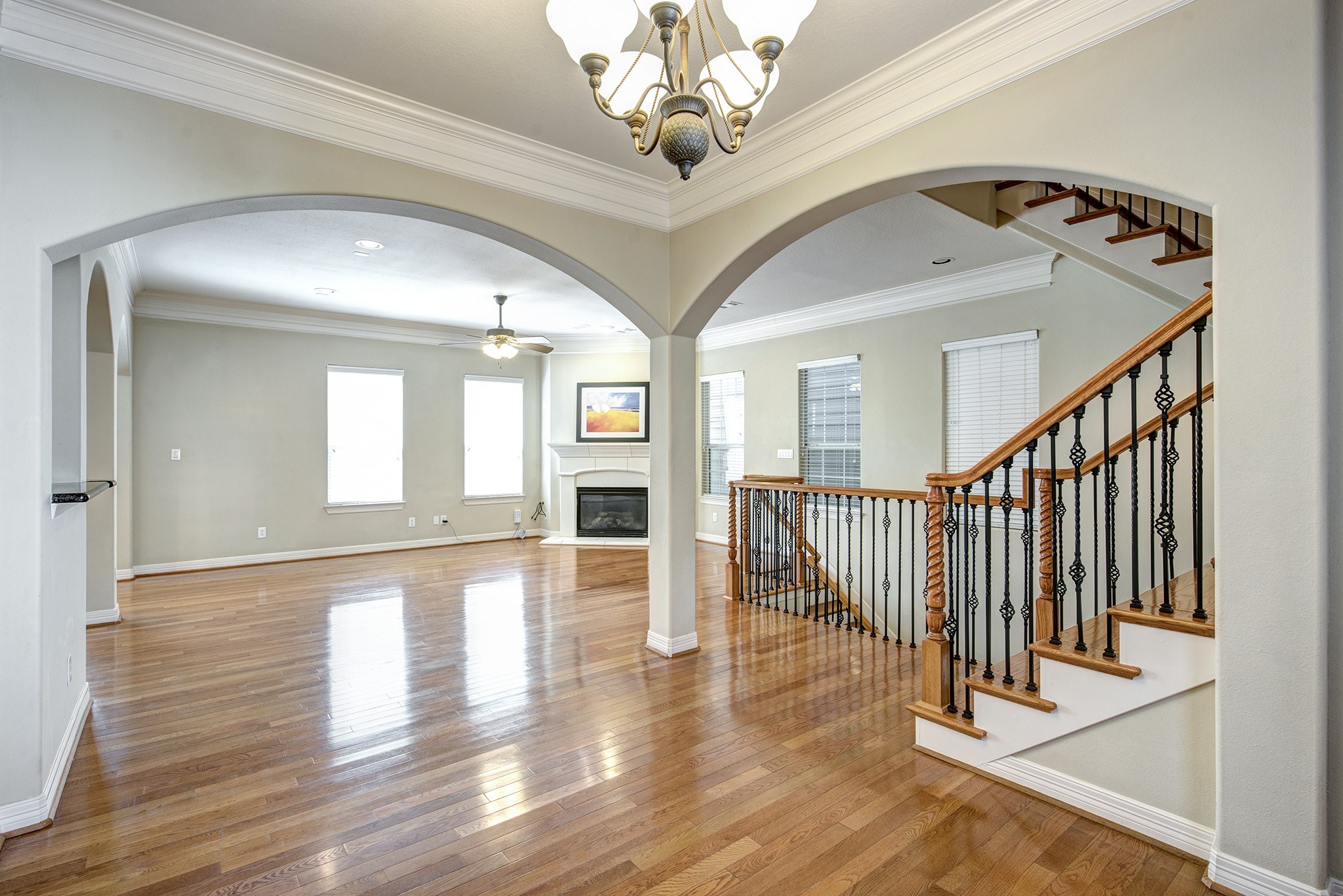 4003 Feagan Street, Unit 2 Houston, TX 77007 - Photo 12 of 25 Dining area is located off the living room and is next to the butler's pantry/dry bar.