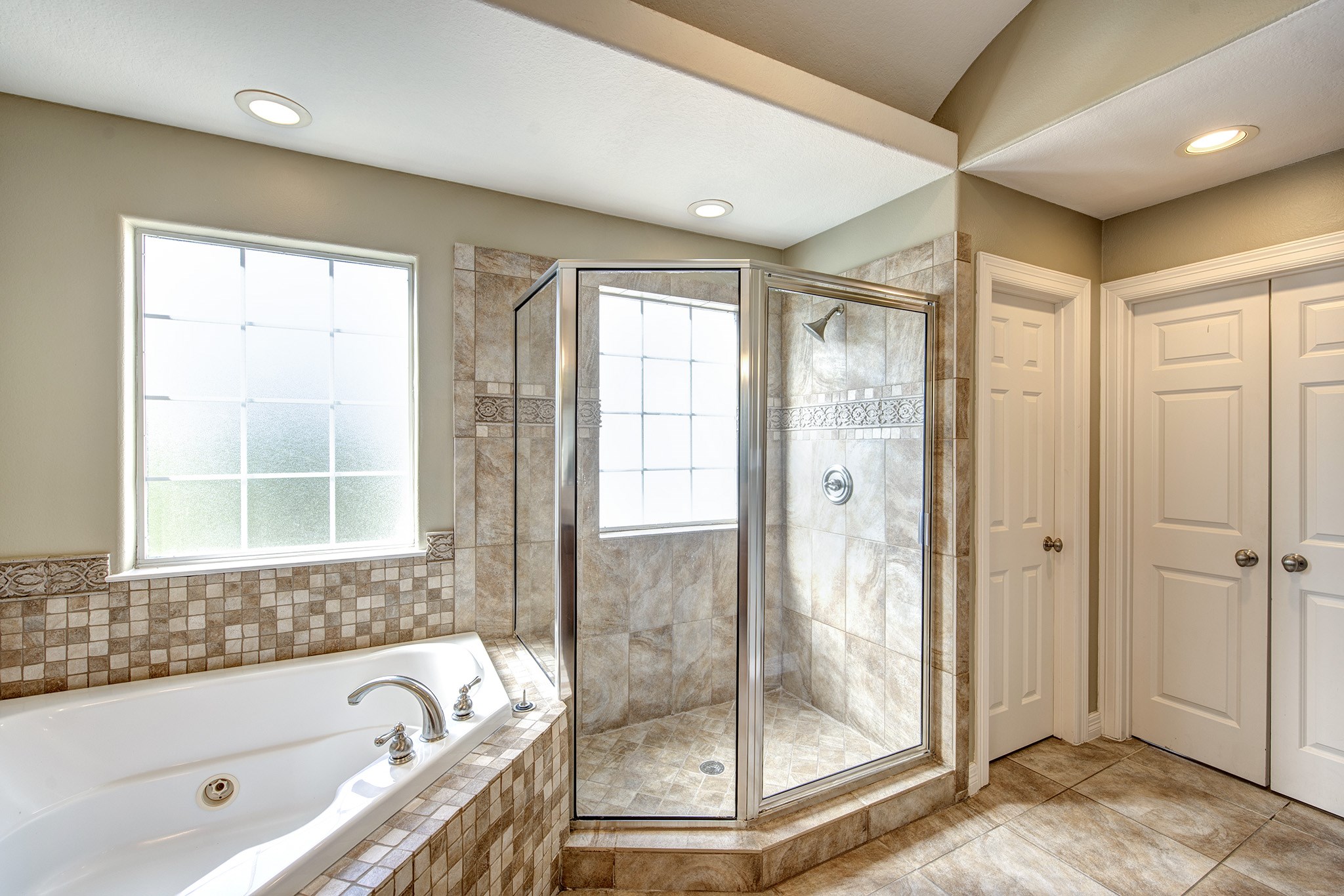 4003 Feagan Street, Unit 2 Houston, TX 77007 - Photo 18 of 25 Walk-in shower and tub for the primary bath. Also a large walk-in closet.