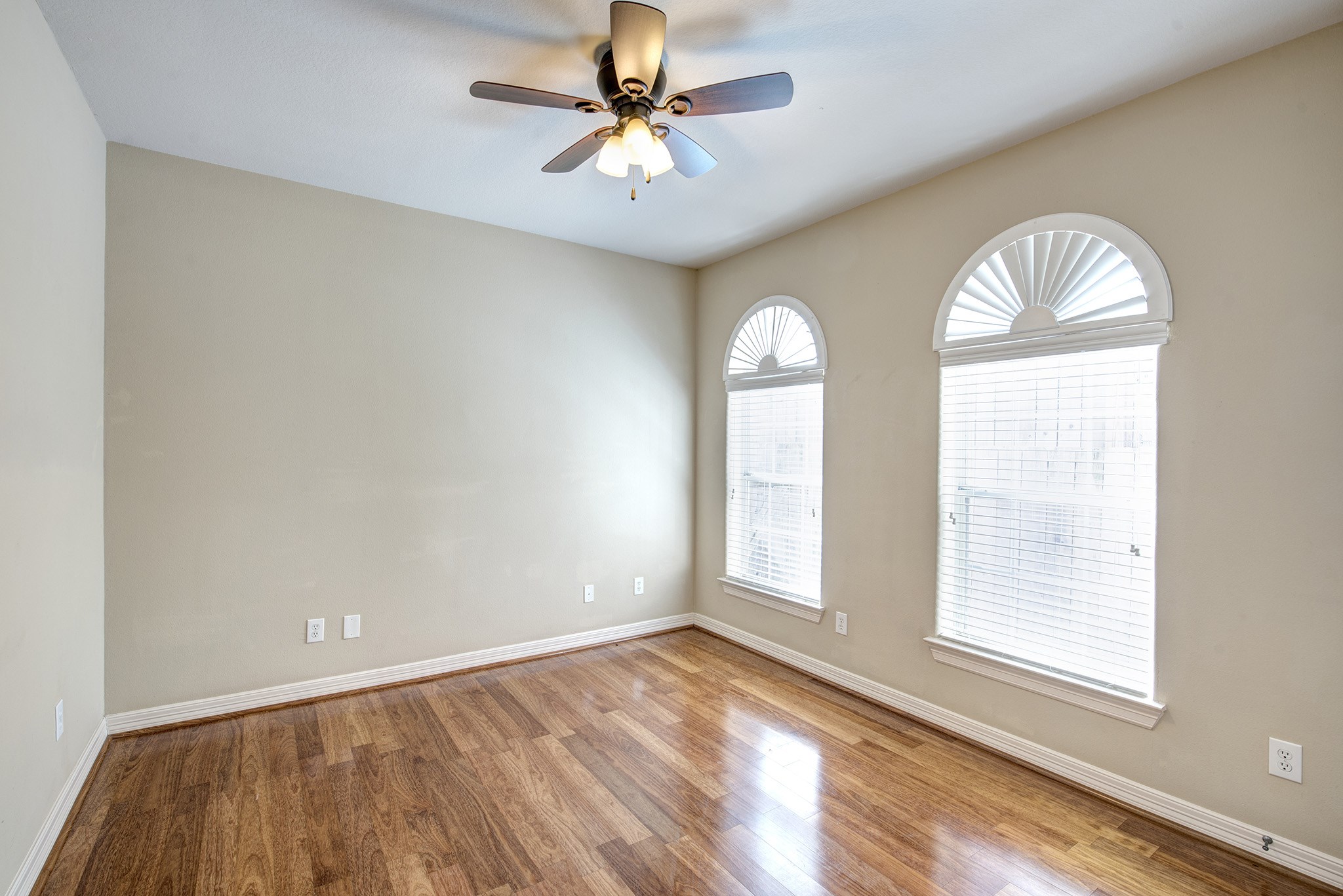 4003 Feagan Street, Unit 2 Houston, TX 77007 - Photo 3 of 25 Downstairs bedroom with nice natural light, hardwood floors and ceiling fan.
