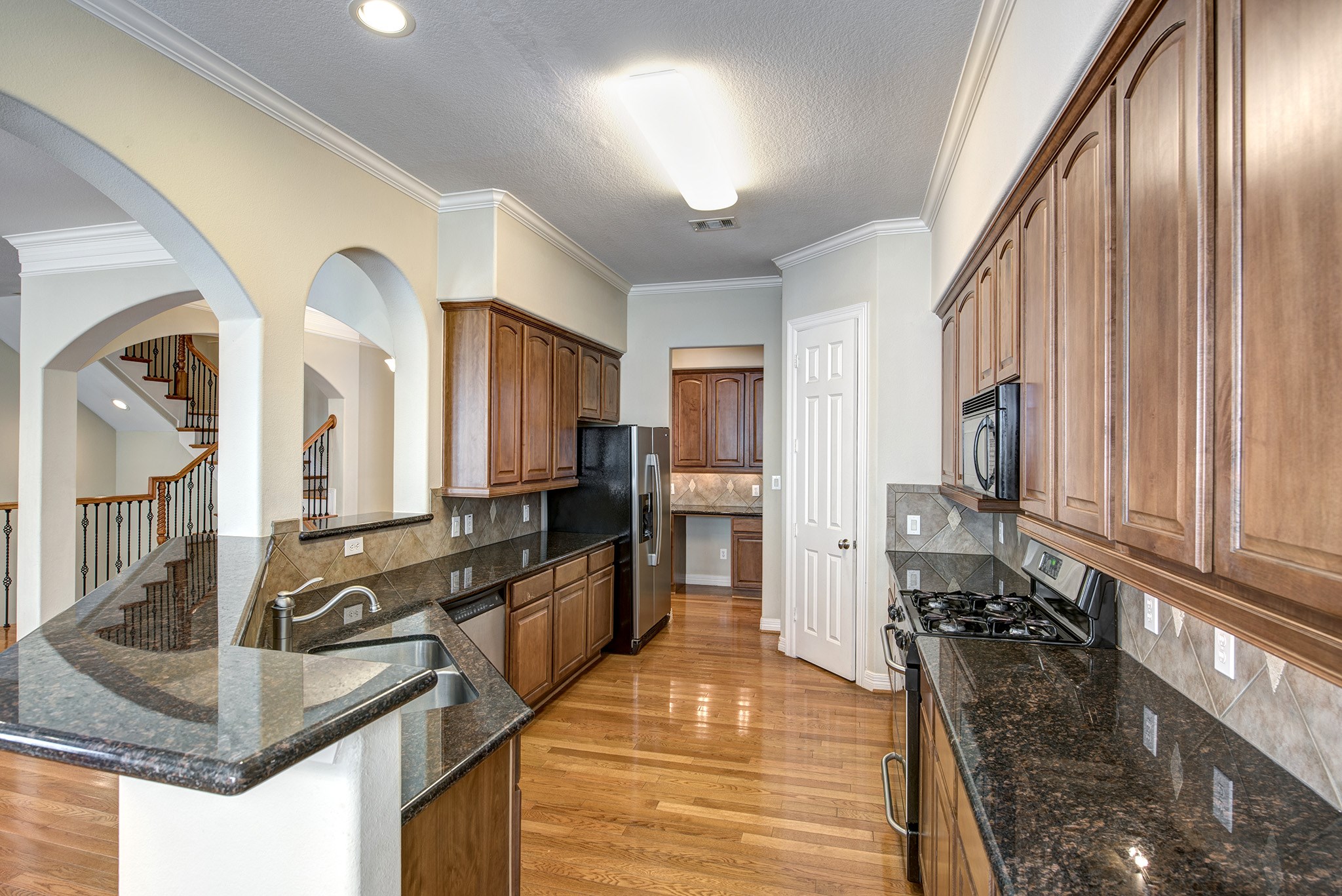 4003 Feagan Street, Unit 2 Houston, TX 77007 - Photo 8 of 25 Large gourmet kitchen offers granite counters, stainless steel appliances including refrigerator and pantry.