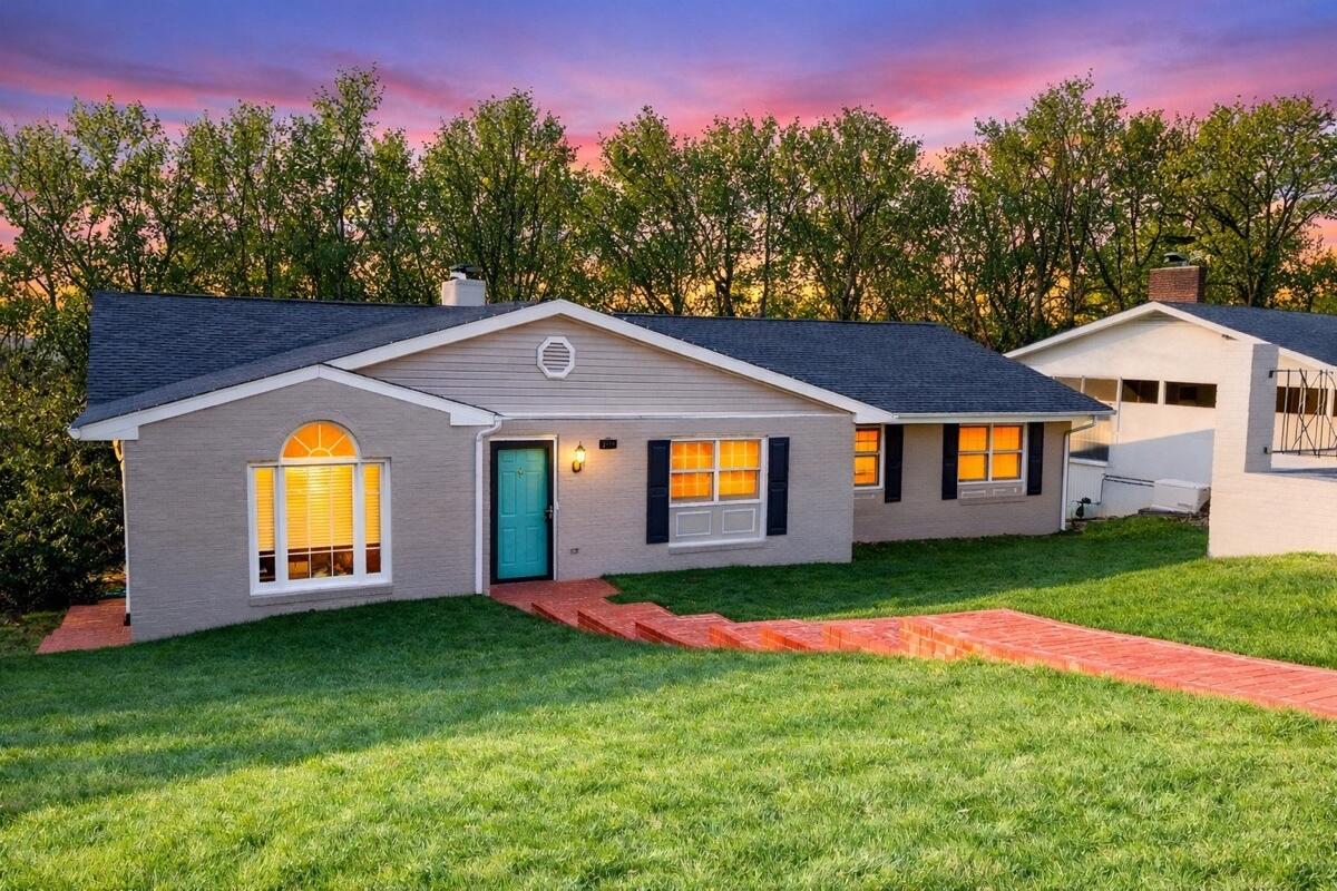 3119 Stoneridge Road Southwest Roanoke, VA 24014 - Photo 1 of 73 Sunset