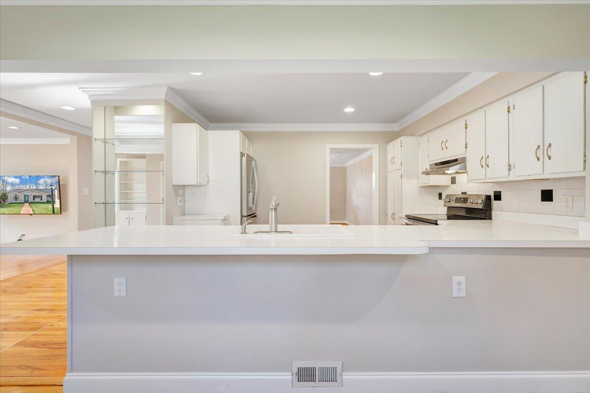 3119 Stoneridge Road Southwest Roanoke, VA 24014 - Photo 17 of 73 016-MIB02999