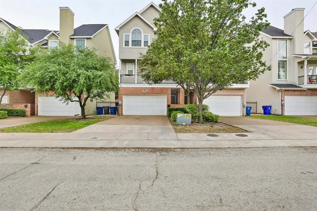 a view of a house with a outdoor space