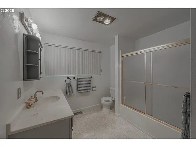 $535,000 | 1070 East 15th Street, Coquille, OR 97423