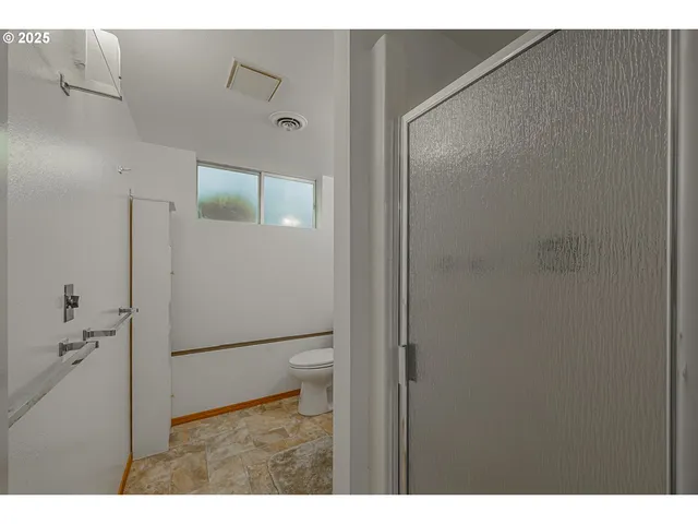 $535,000 | 1070 East 15th Street, Coquille, OR 97423