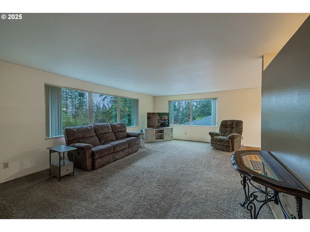 $535,000 | 1070 East 15th Street, Coquille, OR 97423