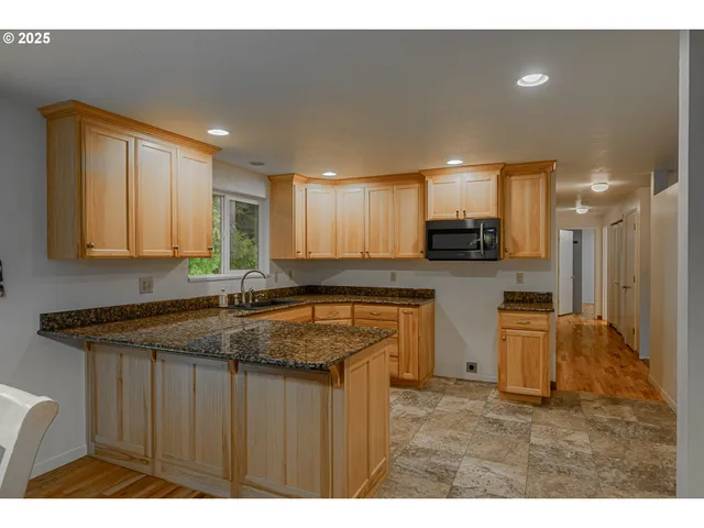 $535,000 | 1070 East 15th Street, Coquille, OR 97423