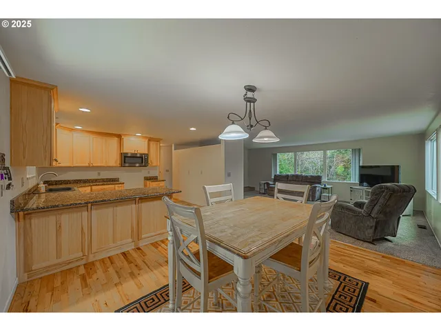 $535,000 | 1070 East 15th Street, Coquille, OR 97423