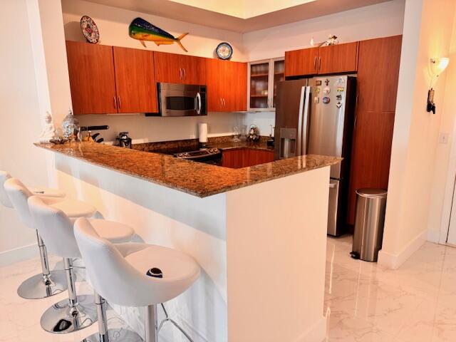 804 East Windward Way, Unit 103 Lantana, FL 33462 - Photo 12 of 29 Kitchen