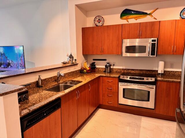 804 East Windward Way, Unit 103 Lantana, FL 33462 - Photo 13 of 29 Kitchen+