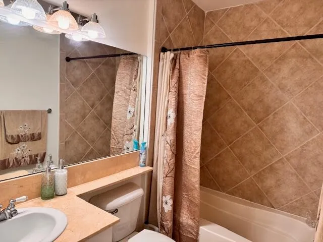 $4,000 | 804 East Windward Way, Unit 103, Lantana, FL 33462