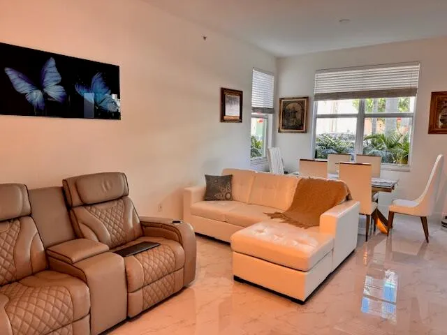 $4,000 | 804 East Windward Way, Unit 103, Lantana, FL 33462