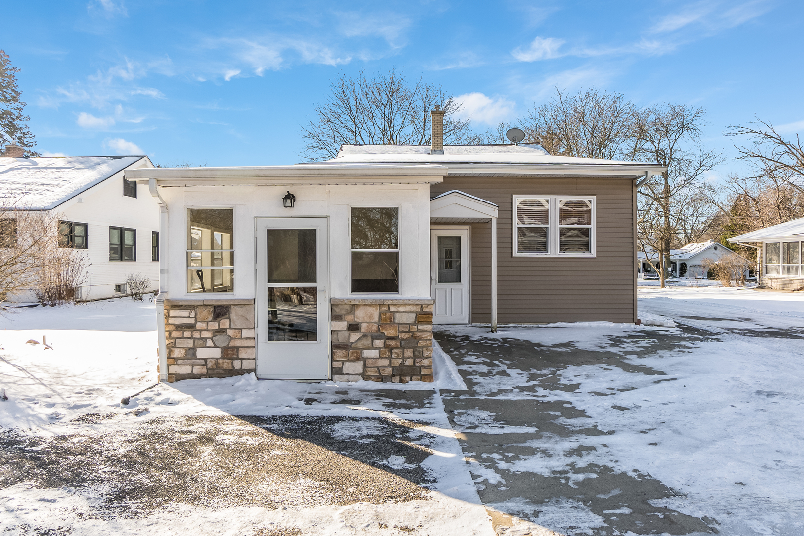 28W418 Batavia Road Warrenville, IL 60555 - Photo 16 of 24 front view of a house