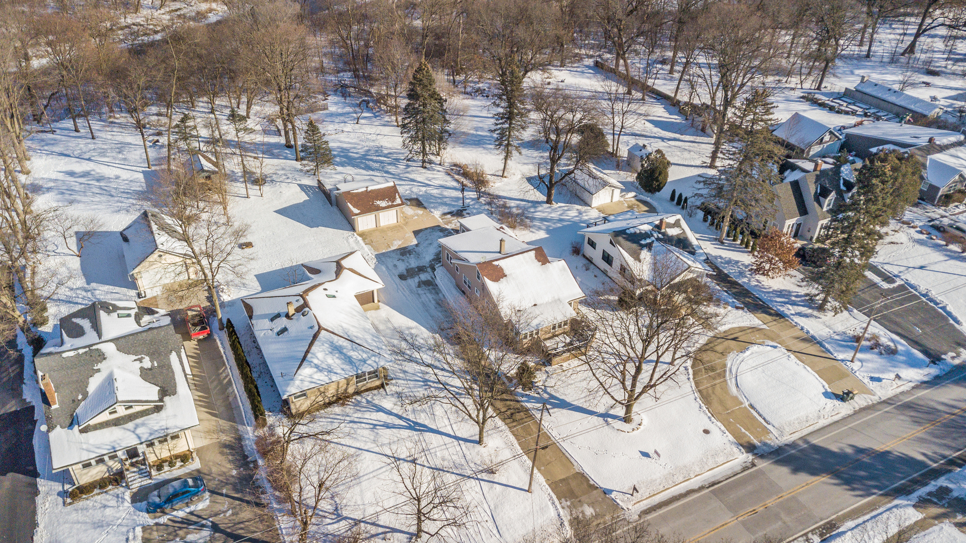 28W418 Batavia Road Warrenville, IL 60555 - Photo 18 of 24 a view of residential houses with yard