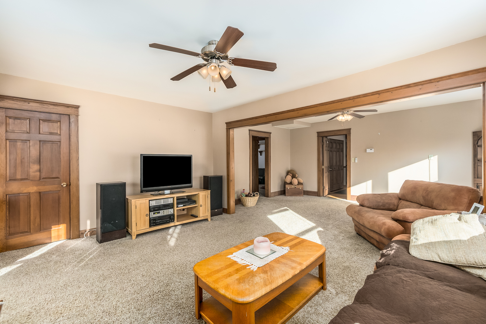 28W418 Batavia Road Warrenville, IL 60555 - Photo 3 of 24 a living room with furniture and a flat screen tv