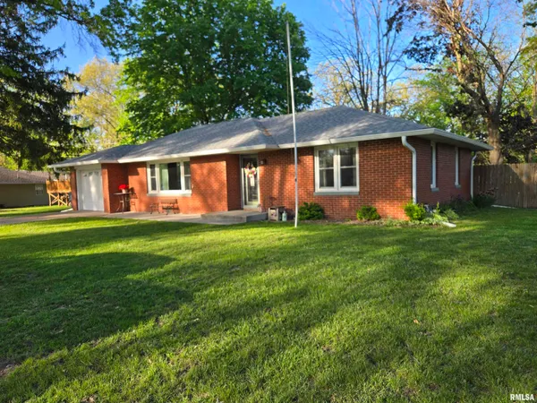 $170,500 | 303 North Louise Street, La Harpe, IL 61450