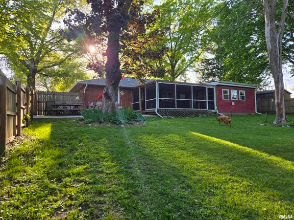 $170,500 | 303 North Louise Street, La Harpe, IL 61450