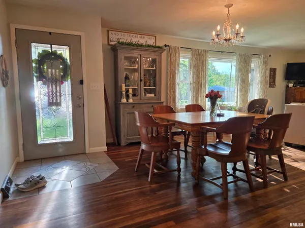 $170,500 | 303 North Louise Street, La Harpe, IL 61450