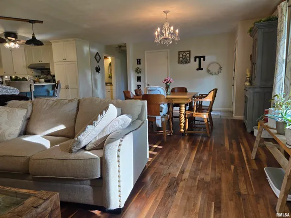 $170,500 | 303 North Louise Street, La Harpe, IL 61450