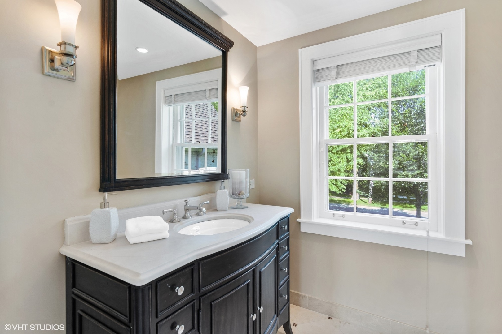 526 Orchard Lane Winnetka, IL 60093 - Photo 17 of 35