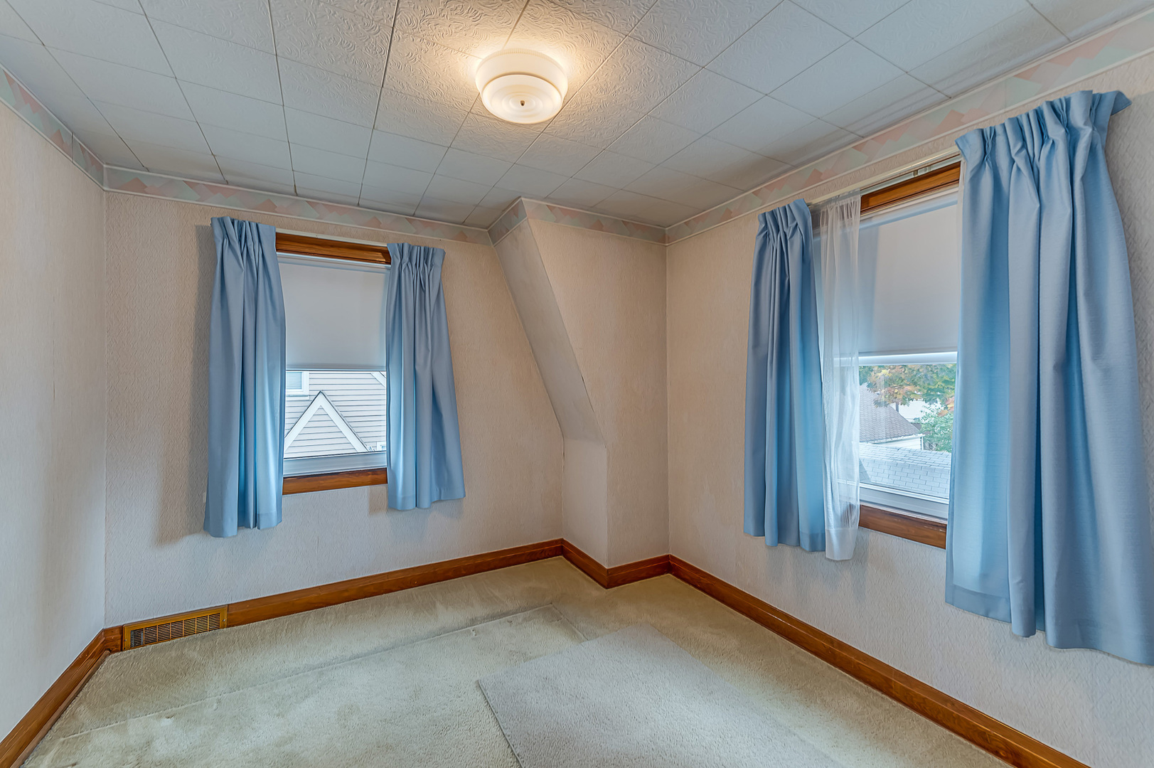 159 Parkview Drive Northlake, IL 60164 - Photo 19 of 24 an empty room with windows