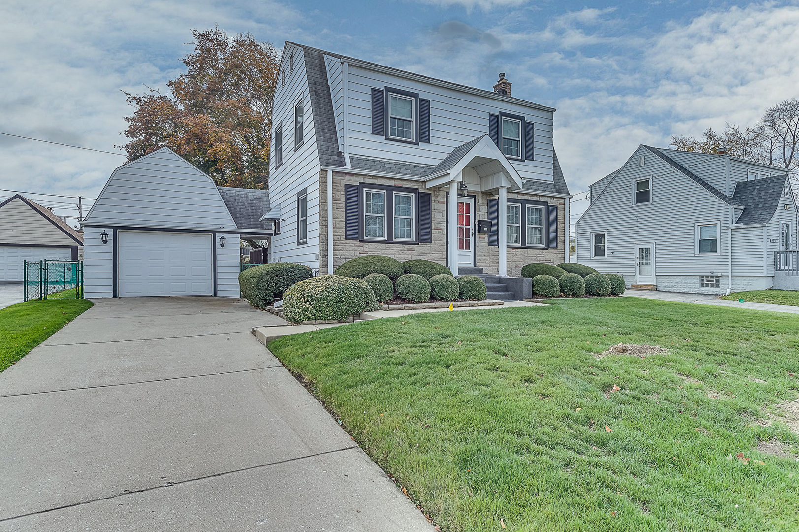 159 Parkview Drive Northlake, IL 60164 - Photo 3 of 24 a front view of a house with garden