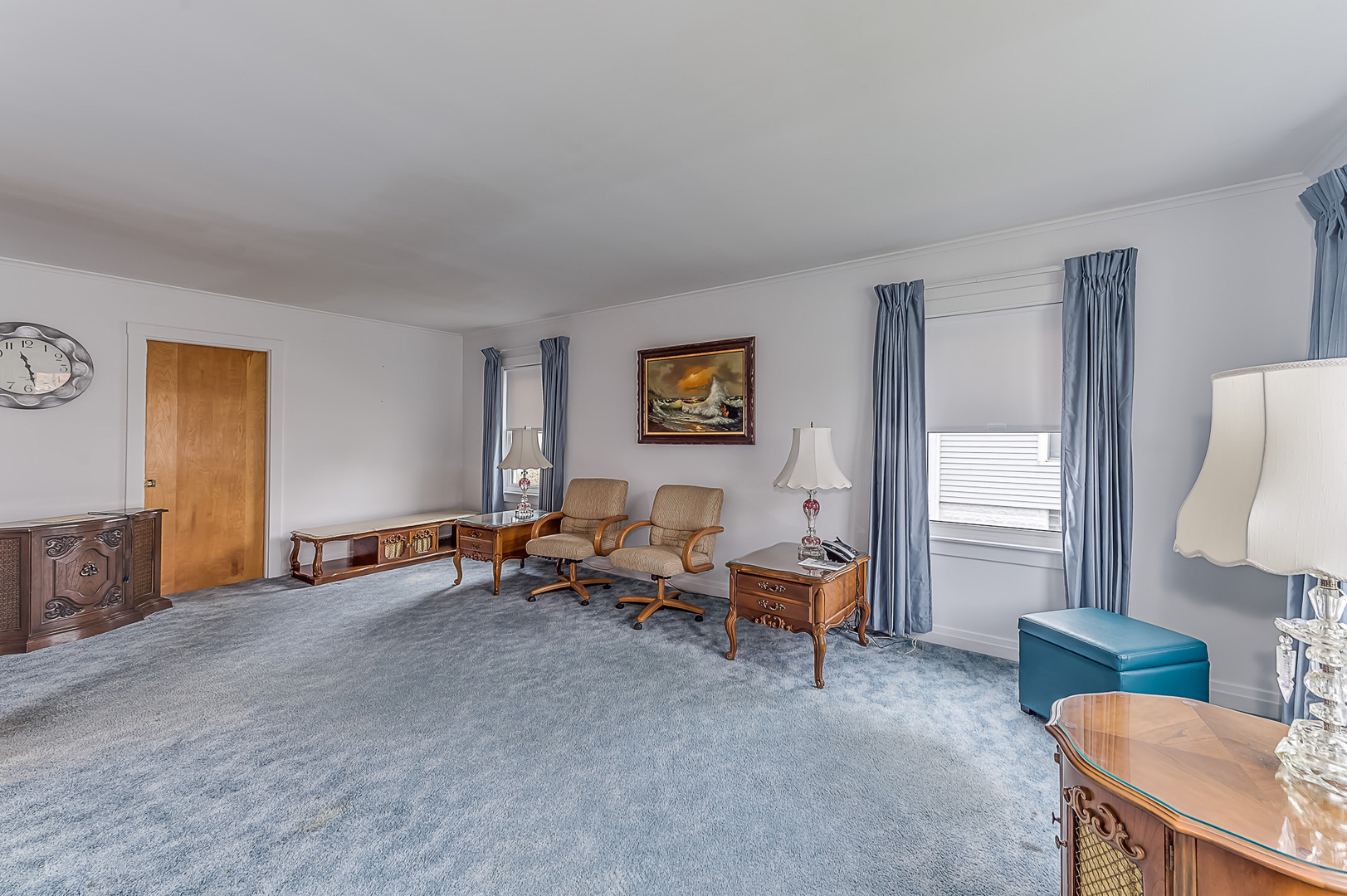 159 Parkview Drive Northlake, IL 60164 - Photo 5 of 24 a view of a livingroom with furniture and a couch