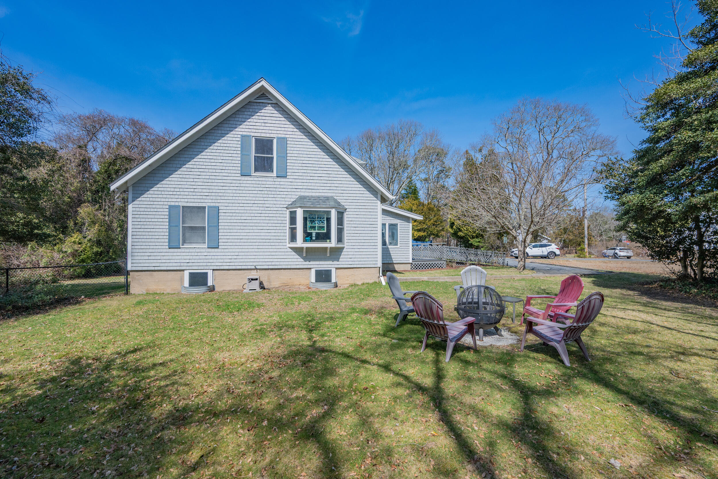 27 Head Of The Bay Road Buzzards Bay, MA 02532 - Photo 27 of 43 a backyard of a house with table and chairs