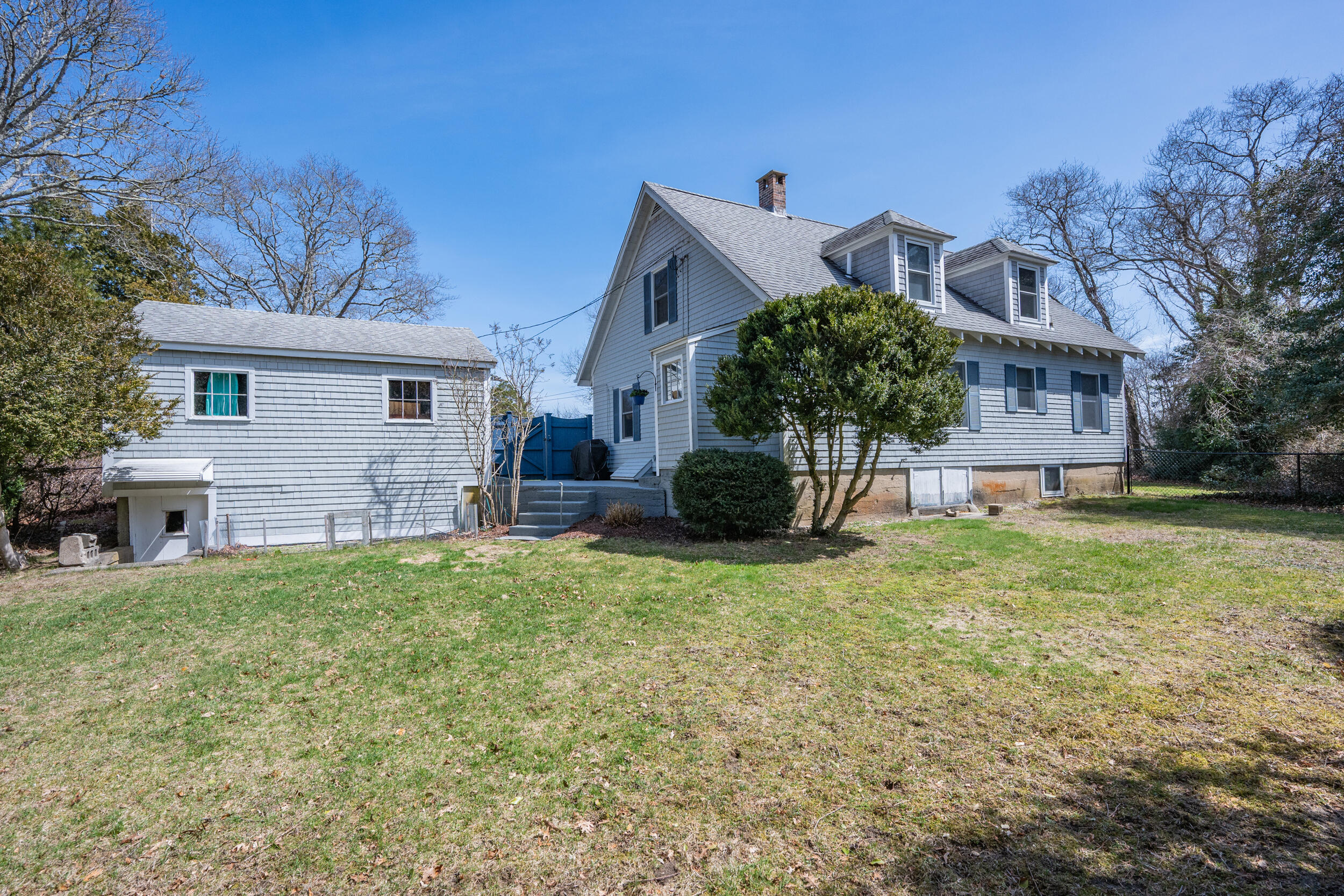 27 Head Of The Bay Road Buzzards Bay, MA 02532 - Photo 28 of 43 a front view of house with a garden