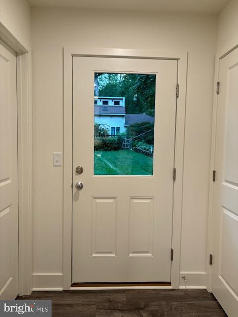 203 A Severn River Road Severna Park, MD 21146 - Photo 12 of 38 Access door to rear yard
