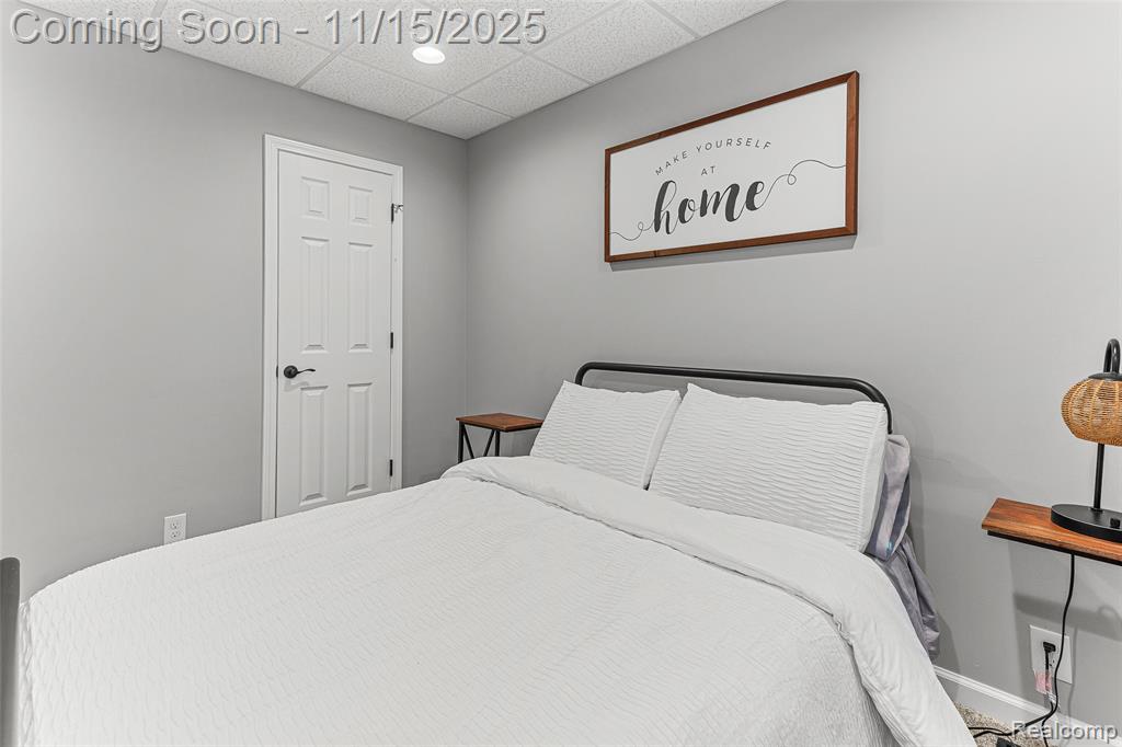 2914 Hartline Drive Rochester Hills, MI 48309 - Photo 35 of 43