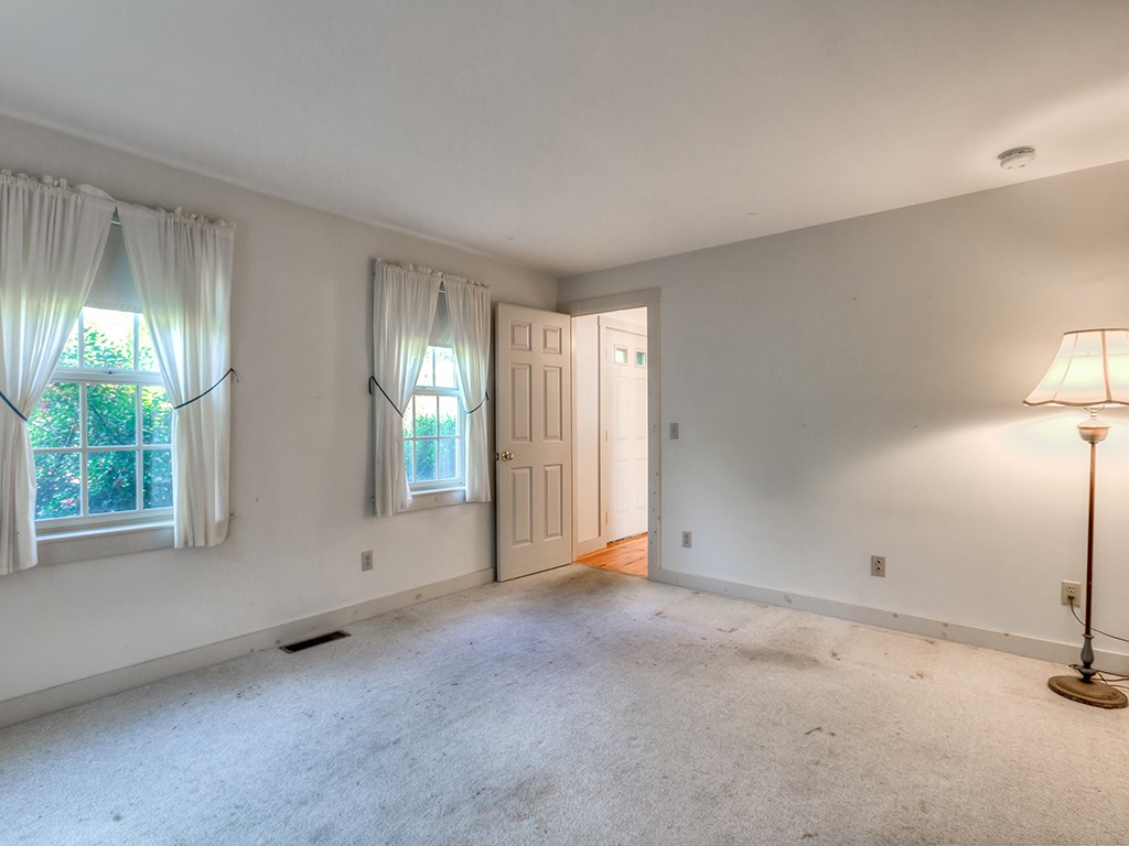 157 Curtis Farm Road Wilton, NH 03086 - Photo 7 of 39