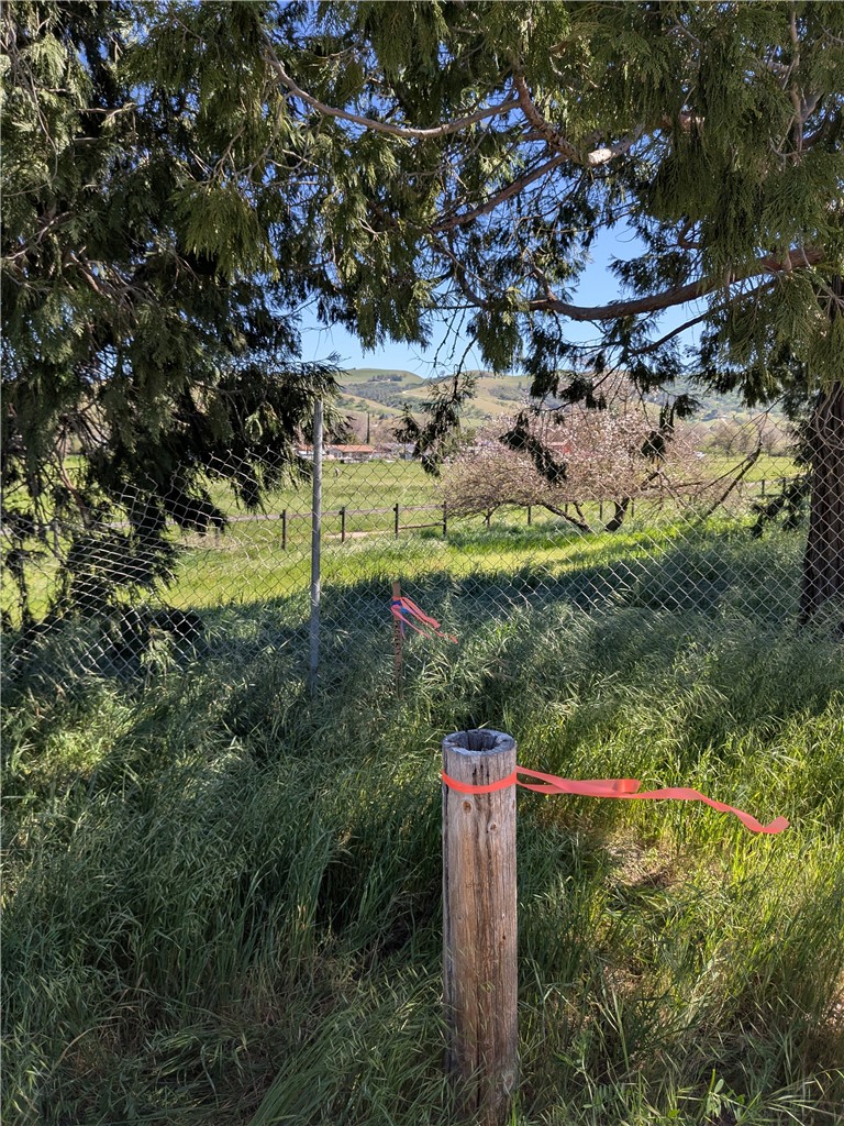7725 Gabarda Road Atascadero, CA 93422 - Photo 2 of 6 a sign that is in front of a tree