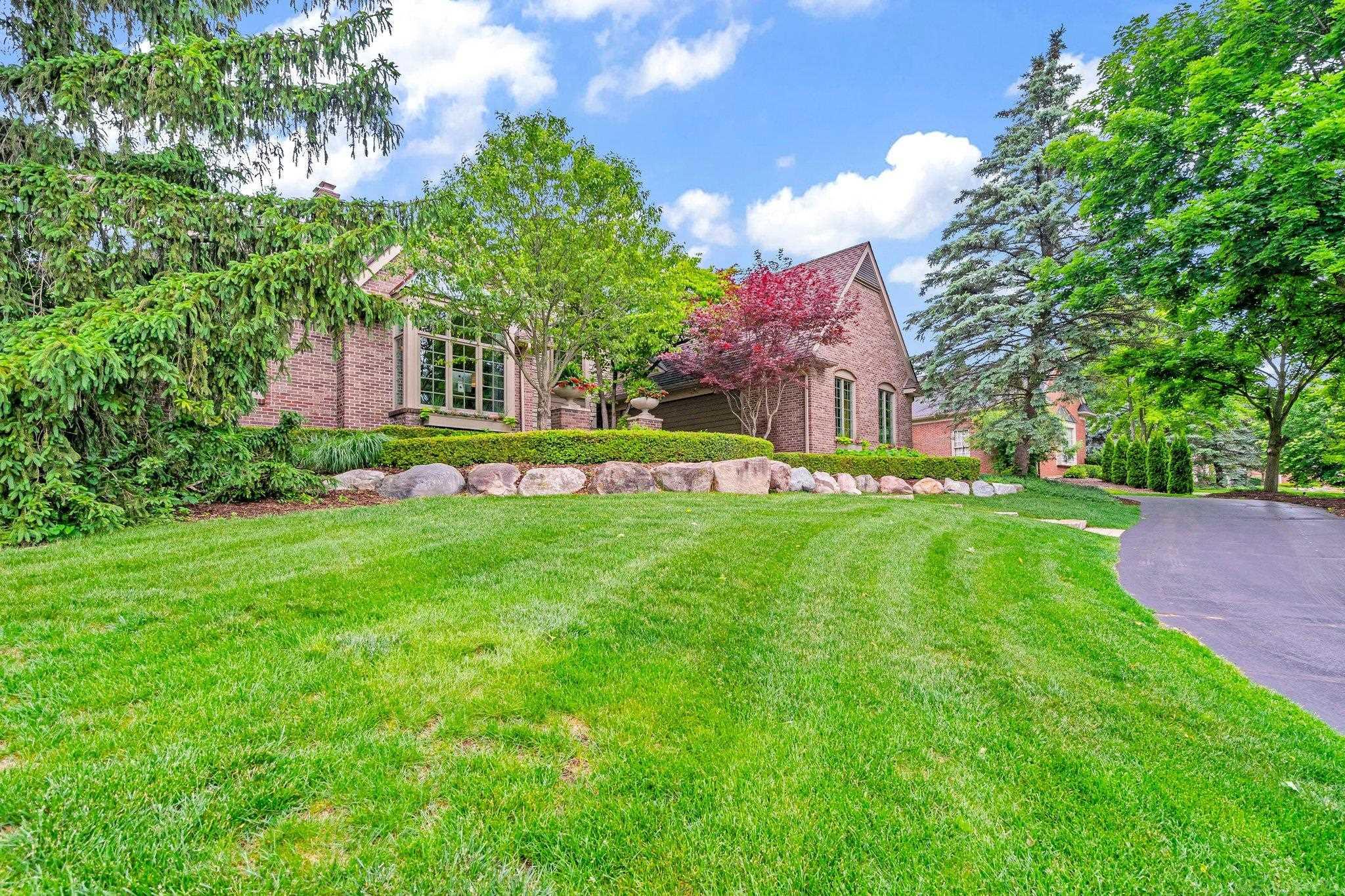6374 Cherry Tree Court Rochester, MI 48306 - Photo 3 of 54 50143541-b85f674f-0ccf-4e44-904a-9ffeaa7187dd.JPG