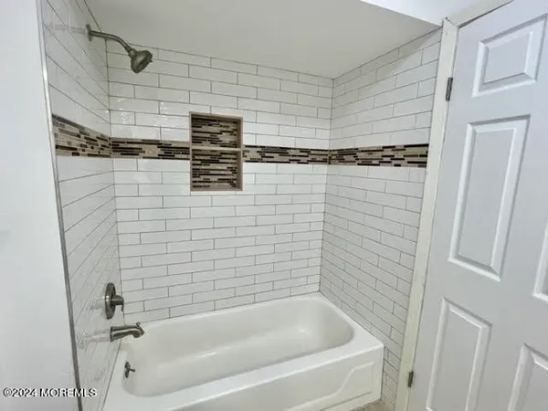 $2,300 | 175 Amberly Drive, Unit A, Manalapan, NJ 07726