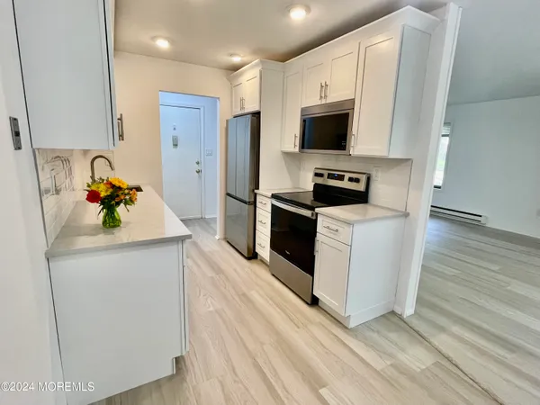 $2,300 | 175 Amberly Drive, Unit A, Manalapan, NJ 07726