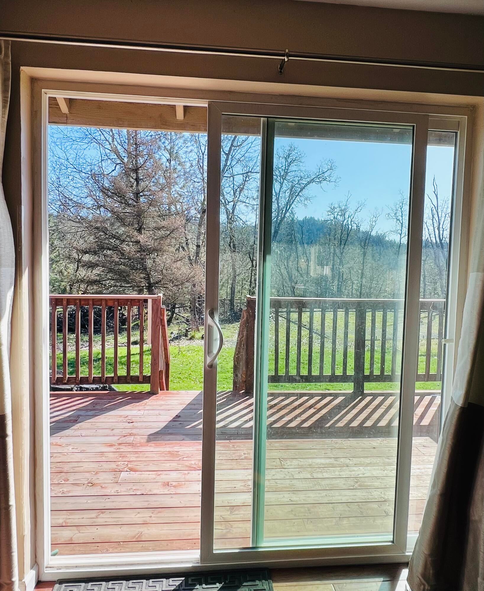 5525 Tunnel Loop Road Grants Pass, OR 97526 - Photo 36 of 65 patio door to deck