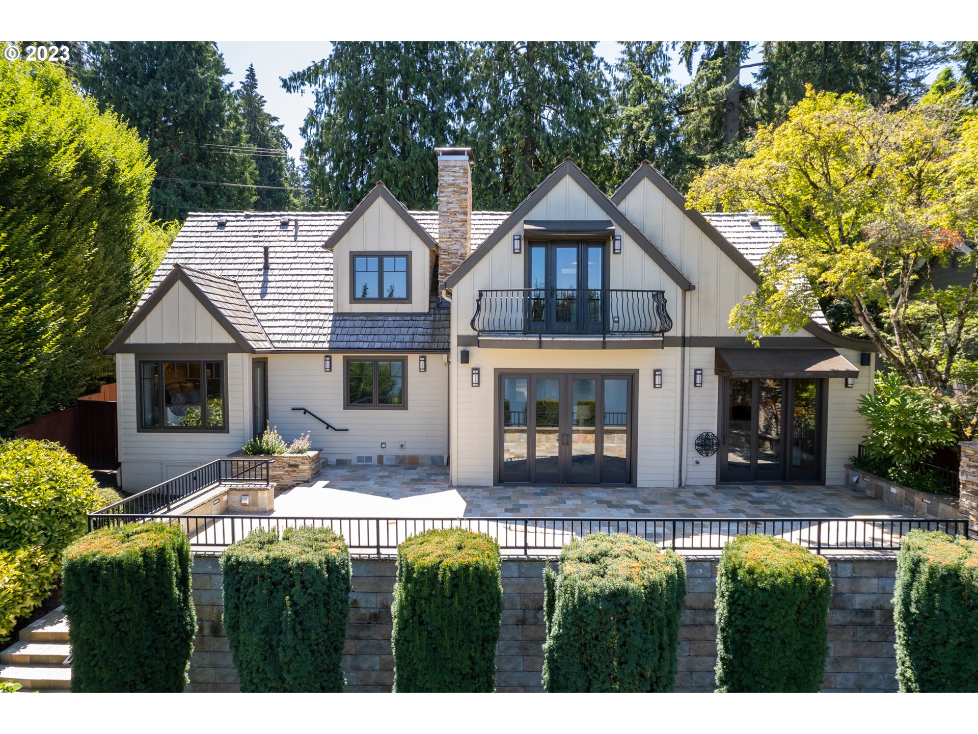 445 Northshore Road Lake Oswego, OR 97034 - Photo 2 of 42