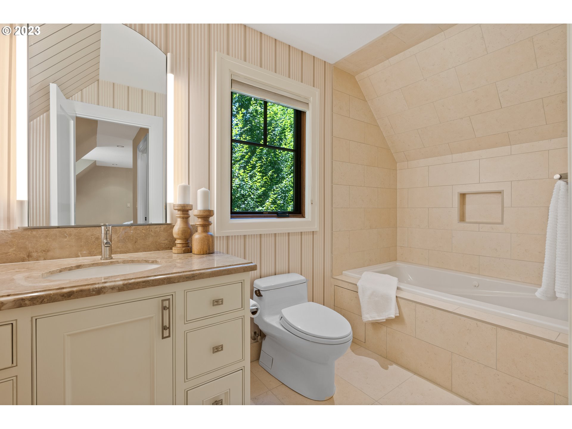 445 Northshore Road Lake Oswego, OR 97034 - Photo 34 of 42