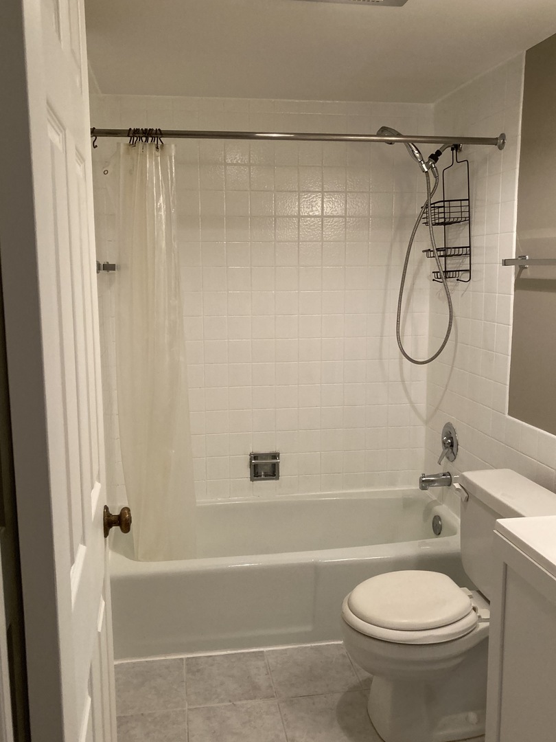 238 East Bailey Road, Unit E Naperville, IL 60565 - Photo 16 of 21 Gallery Image 16