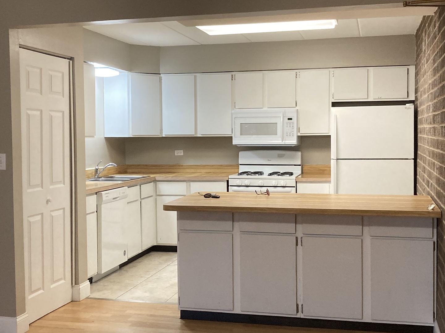 238 East Bailey Road, Unit E Naperville, IL 60565 - Photo 8 of 21 Gallery Image 8