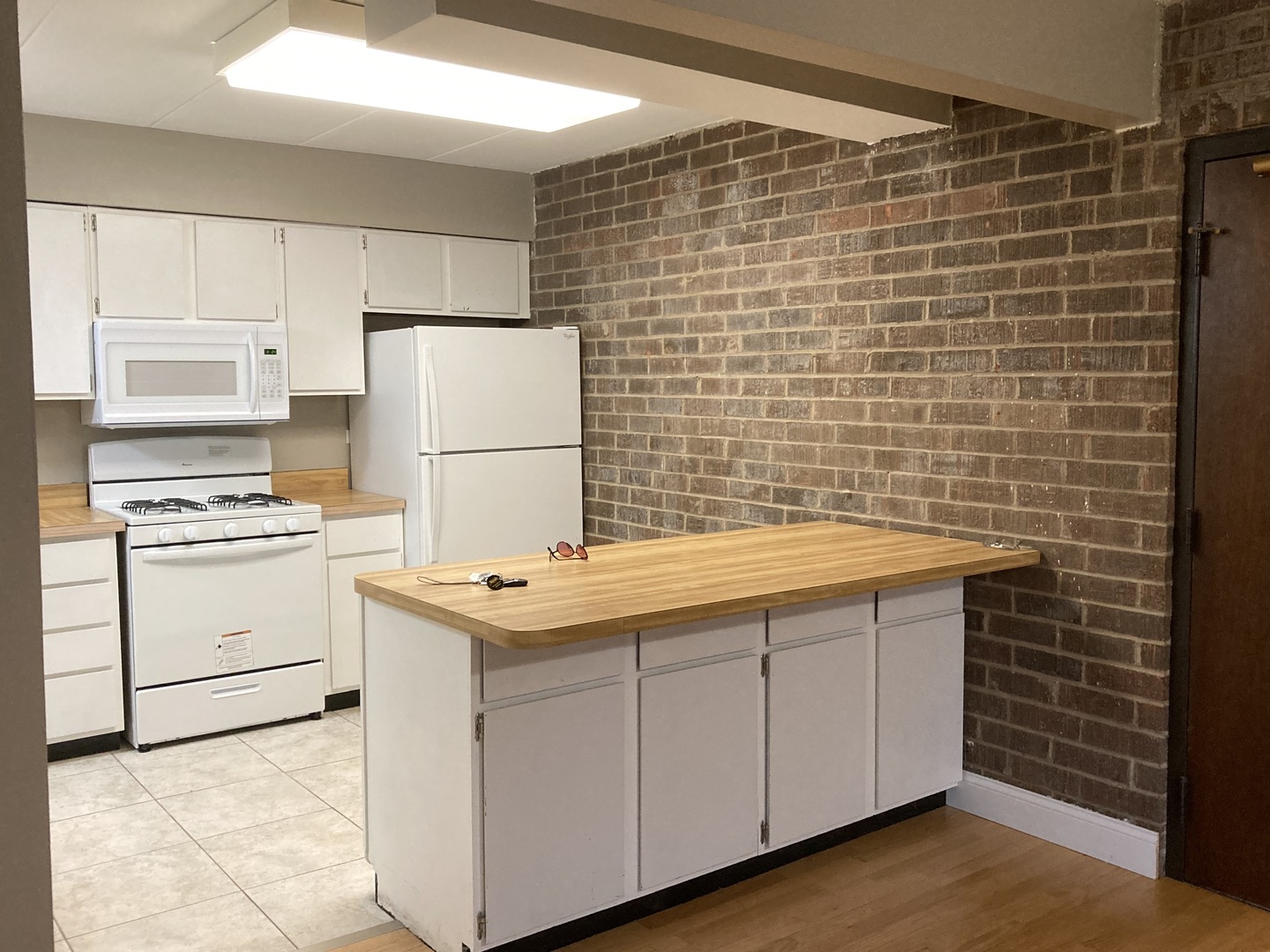 238 East Bailey Road, Unit E Naperville, IL 60565 - Photo 9 of 21 Gallery Image 9