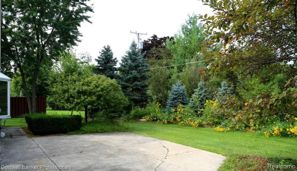 16203 Wayne Road Livonia, MI 48154 - Photo 28 of 30 Private backyard