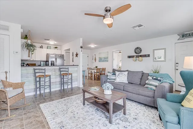 $2,500 | 4901 Highway 361, Unit 204, Port Aransas, TX 78373