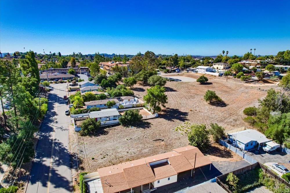 502 East Elder Street Fallbrook, CA 92028 - Photo 30 of 58 an aerial view of multiple houses with yard